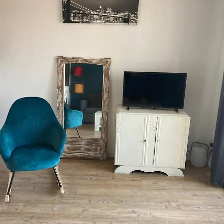 Superbe A En Roussillon Proche De La *