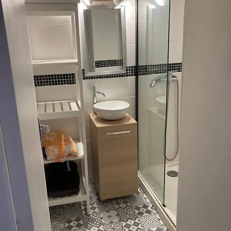 Superbe à En Roussillon Proche De La *