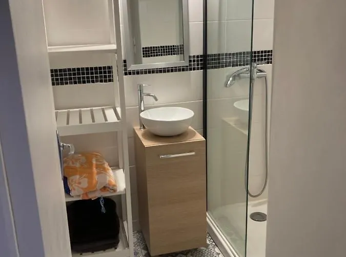 Superbe A En Roussillon Proche De La *