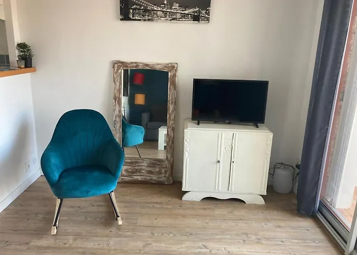 Superbe A En Roussillon Proche De La *